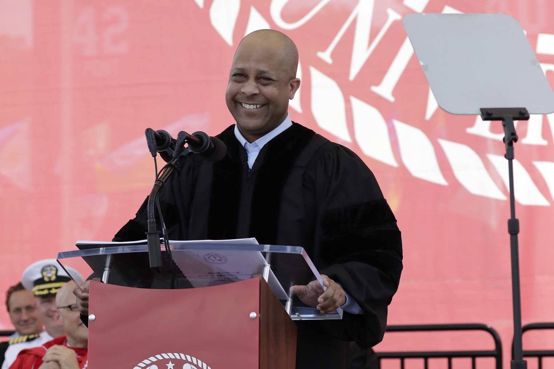 Jeff Pegues speaking at commencement smiling at the crowd