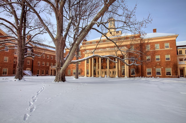 Experience the beauty of all four seasons in Oxford. Here, students have made their way to the Farmer School of Business.