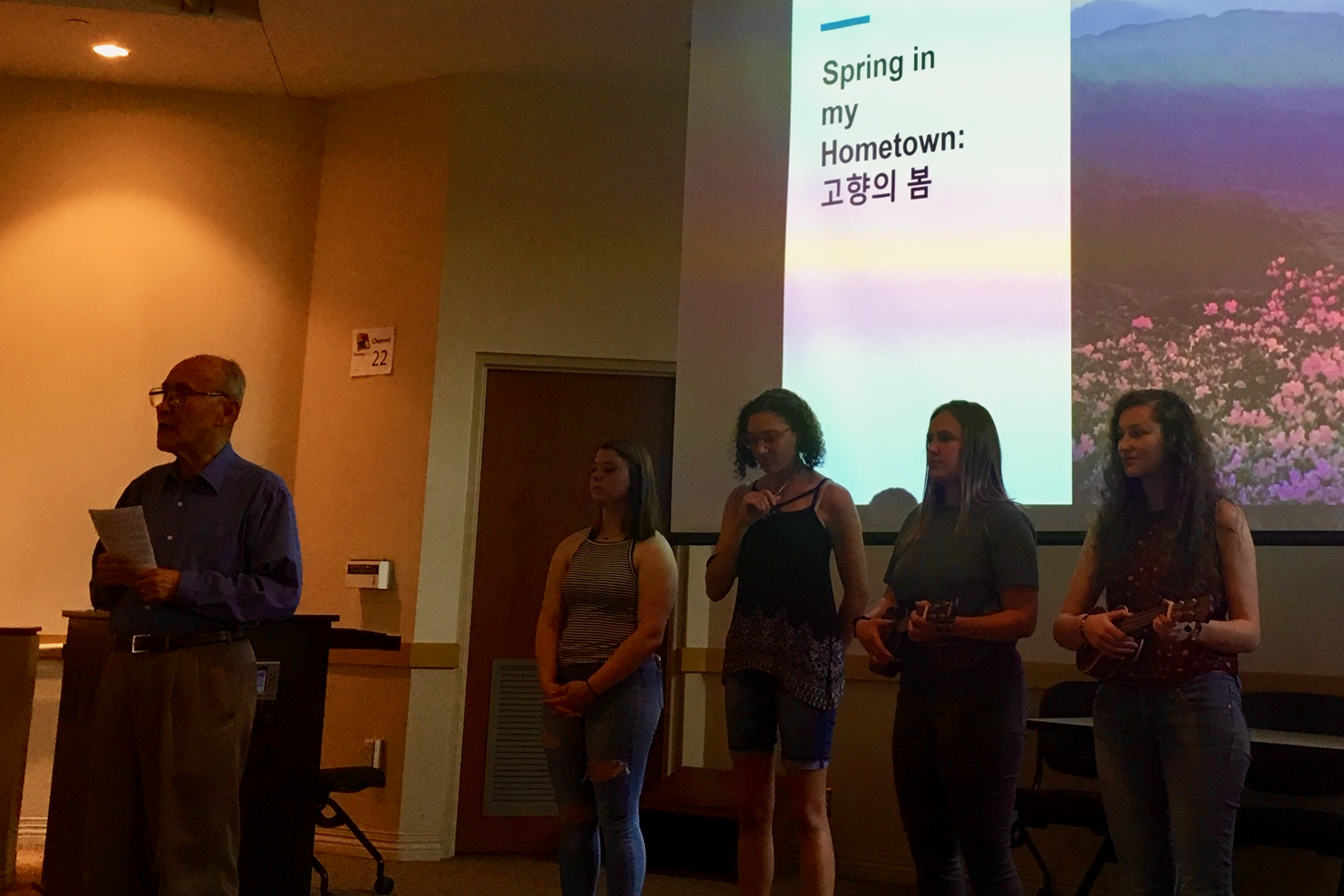 Students in Korean perform "Spring in my Hometown"