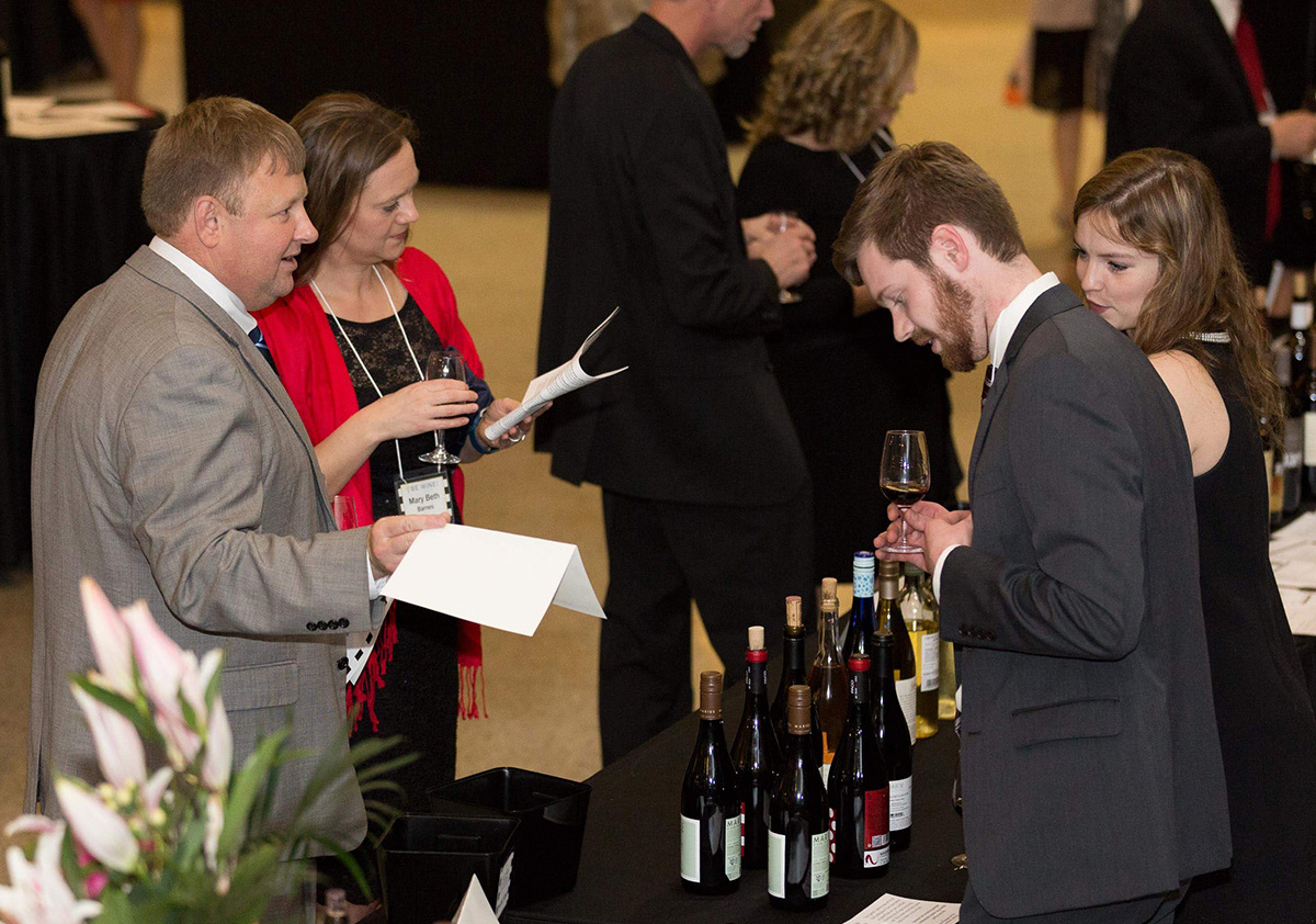 2018 Wine Tasting guests mingle and discuss wines