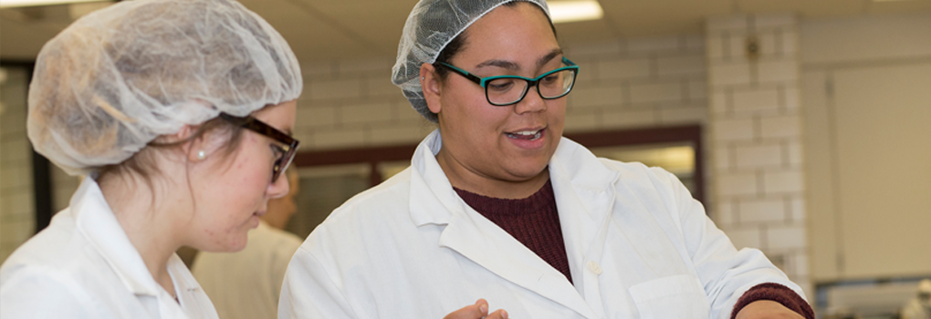 students in dietetics lab
