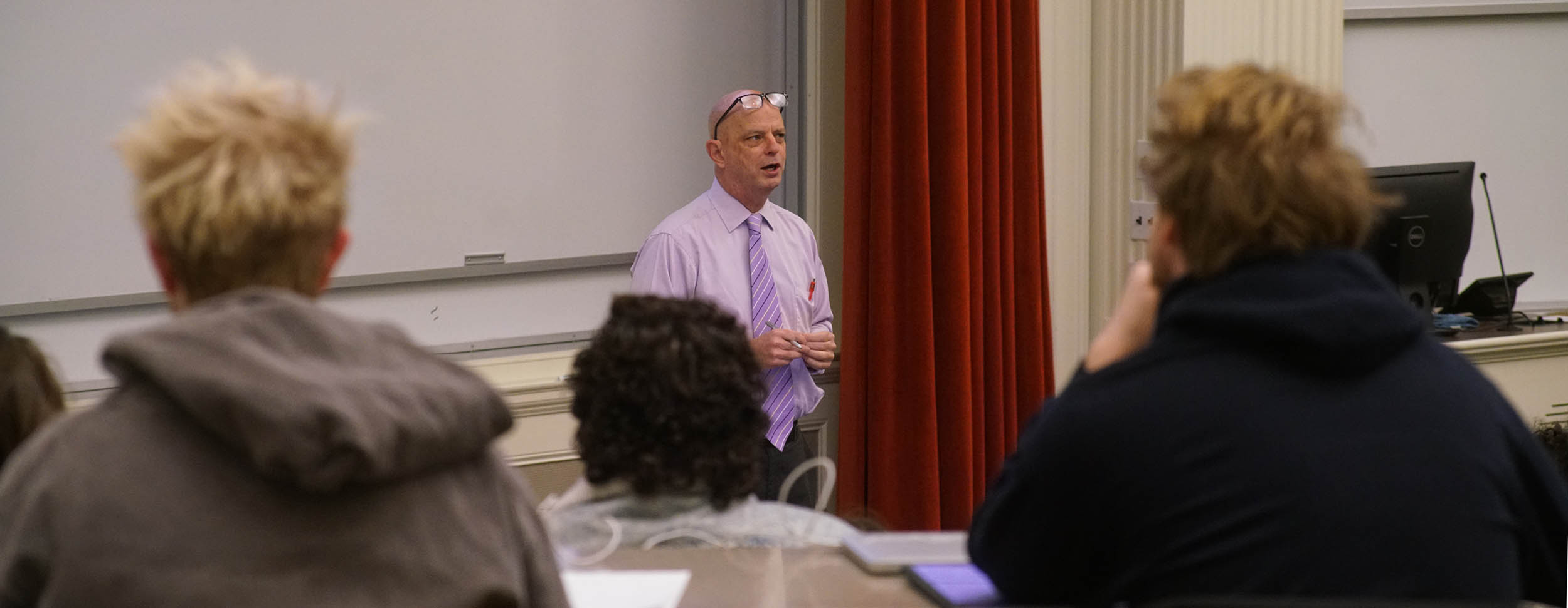 Terry Nixon teaches a winter term class at the Farmer School