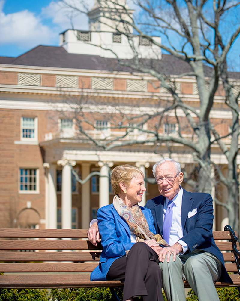 Dick and Joyce Famer in front of Farmer School of Business building