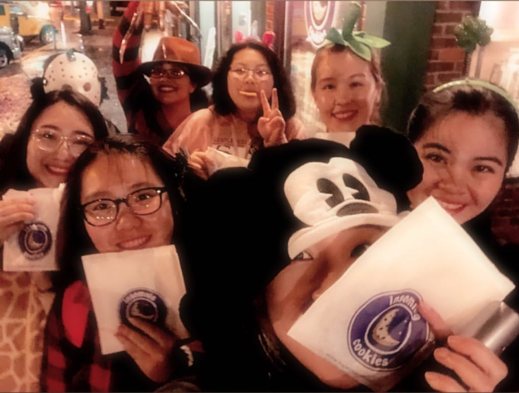 Julia and her friends eat cookies in Uptown Oxford