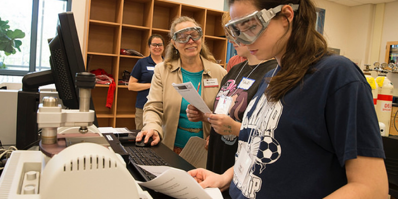 Students perform UV-VIS spectrophotometric analysis supervised by Professor Susan Marine.