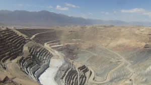 Image of Round Mountain Gold Mine pit in Nevada