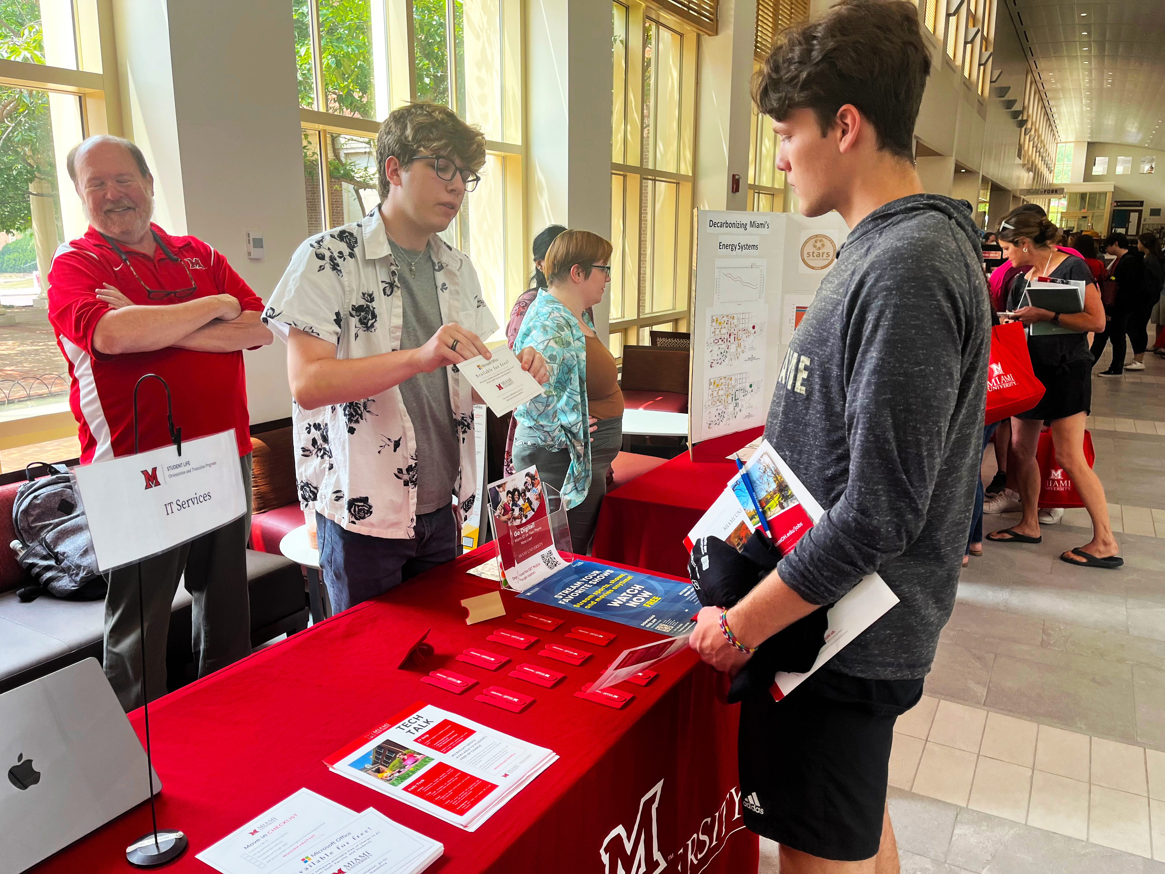 Dylan McConnell talks to a first-year student at the Orientation Resource Fair
