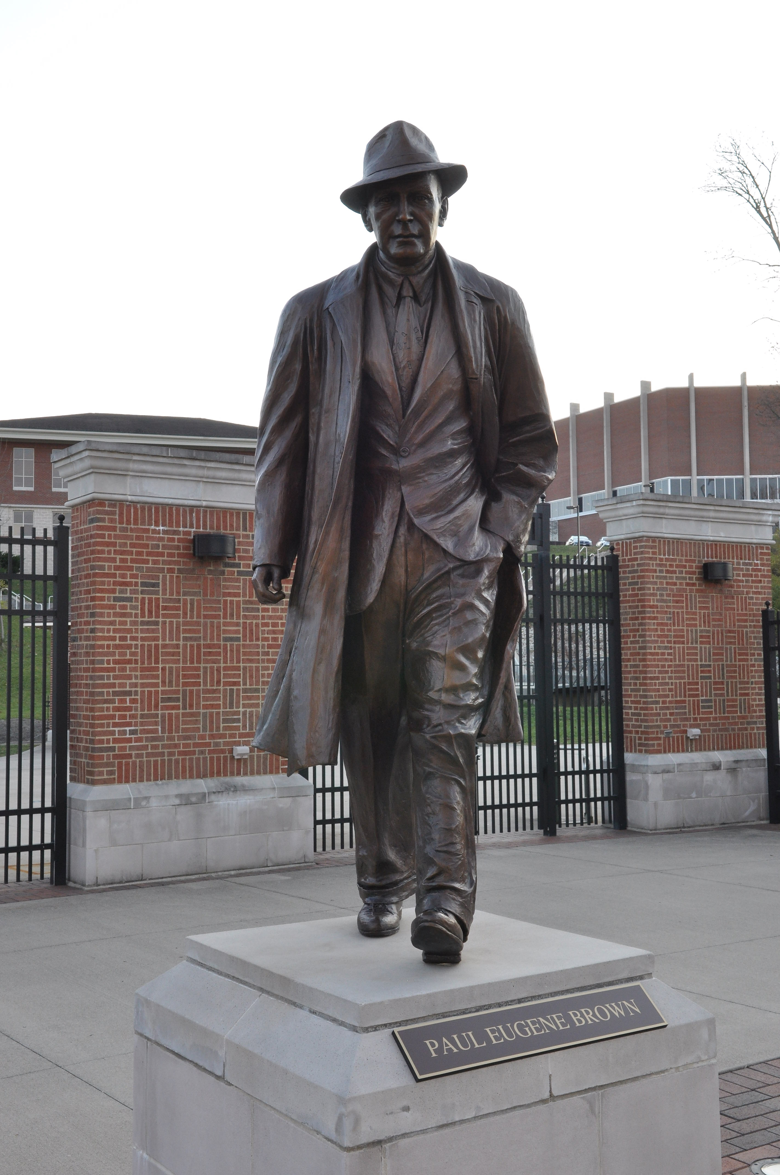 Browns notes: Try tackling the Jim Brown statue