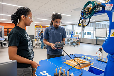 students working at the advanced manufacturing hub in Hamilton