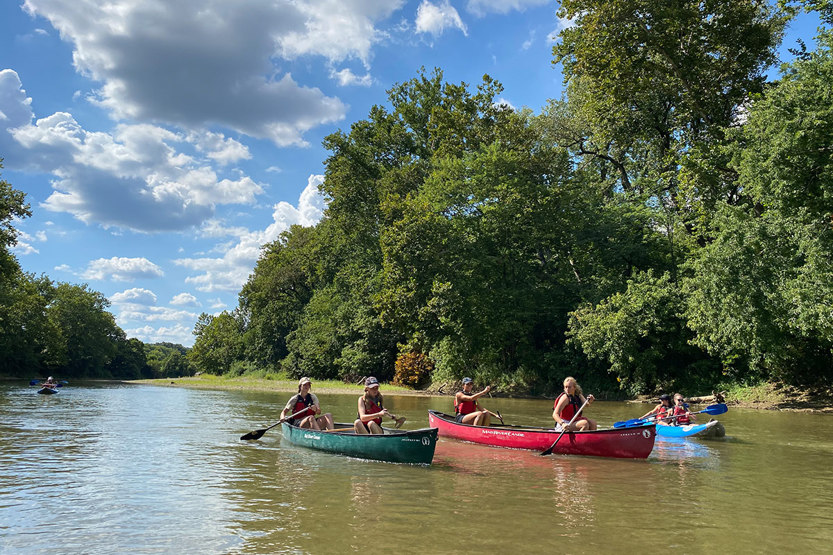 students canoeing and kayaking on Little Miami River