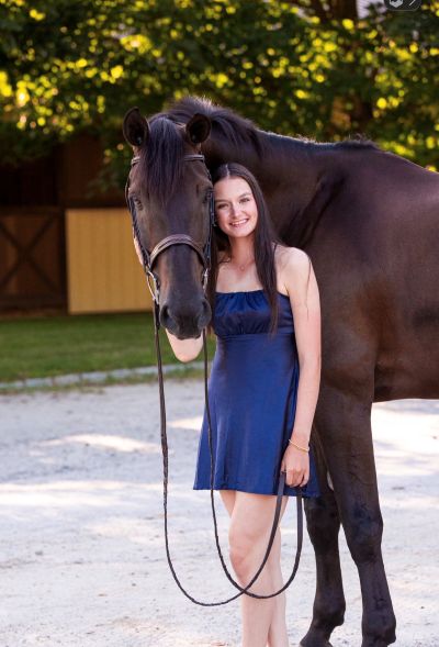 Clara D'Amico posing with her horse