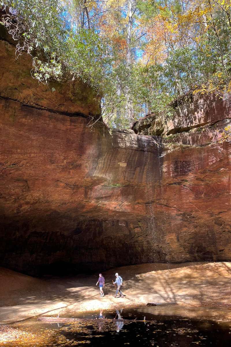 Two Miami students hiking at red river gorge