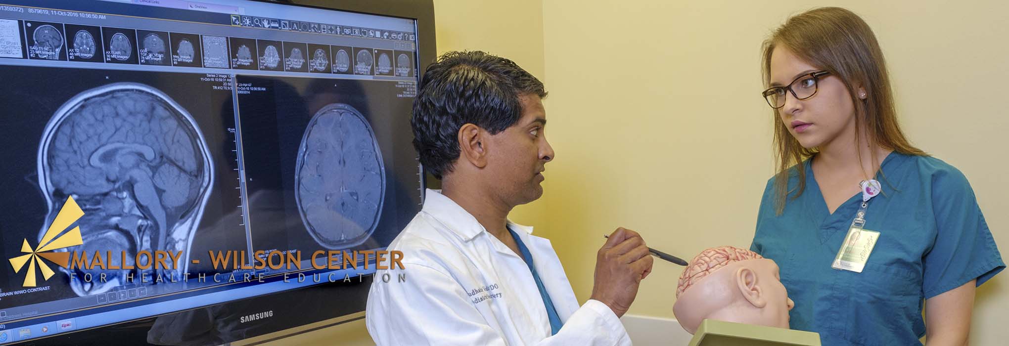 Two researchers in front of a brain scan