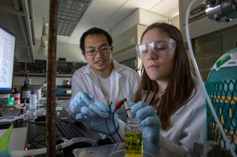 students working in a Chemistry lab