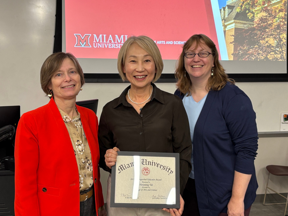 Heeyoung Tai Wins Distinguished Educator Award