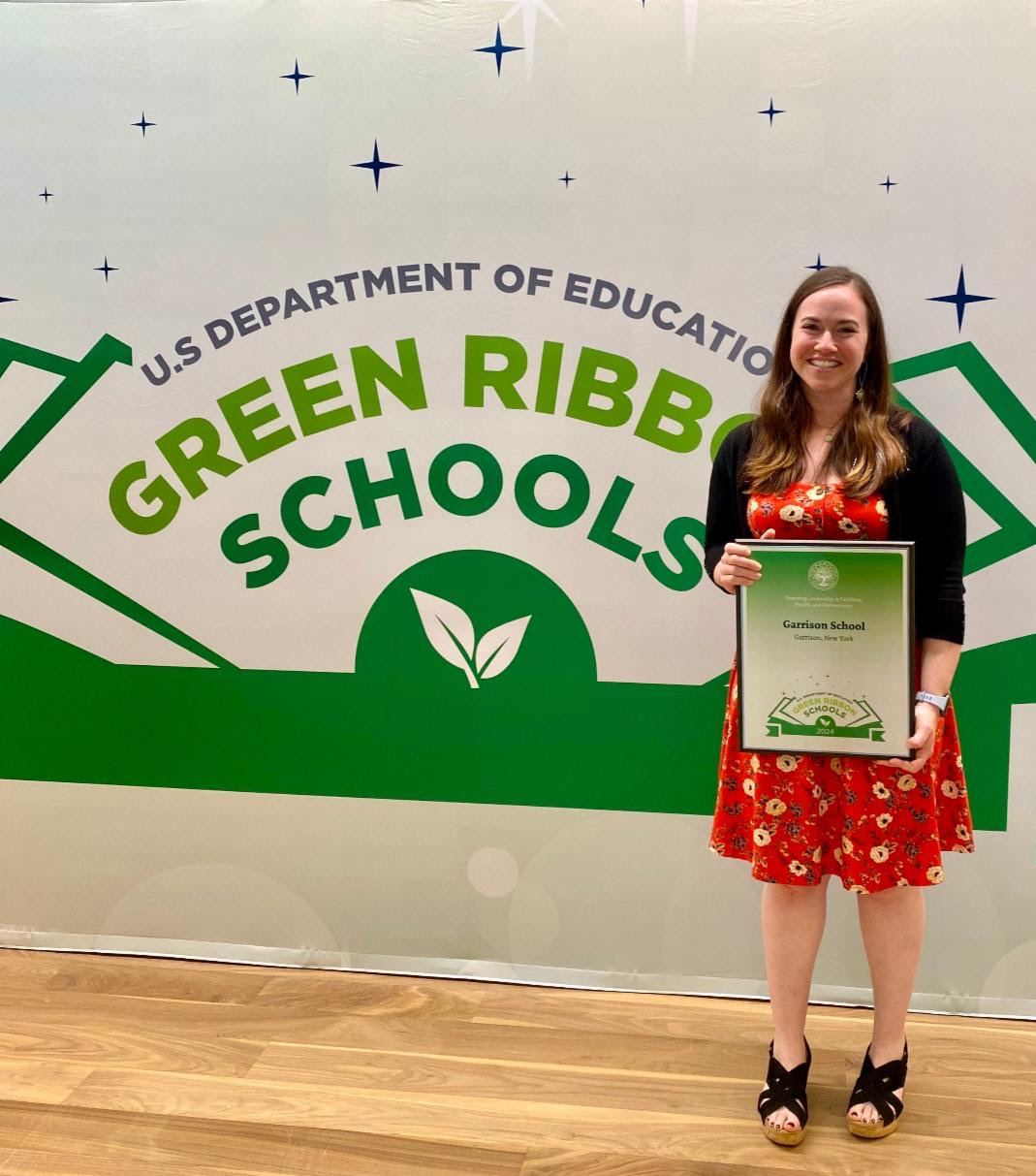 Rachel Arbor holding her award for Environmental Educators