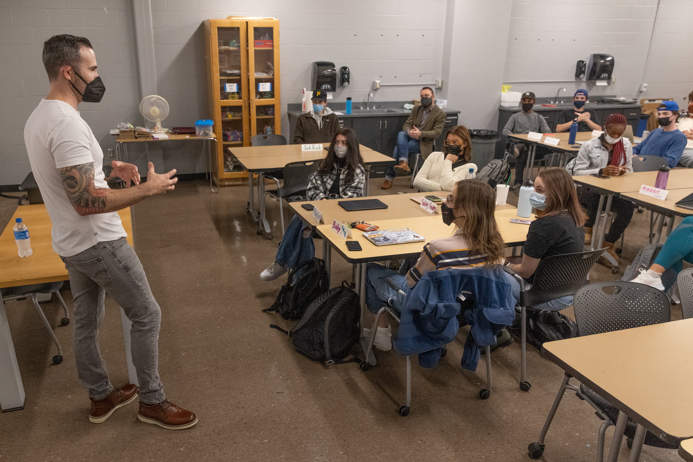 Eron Bucciarelli talks to the Introduction to Music Business class at Miami University.