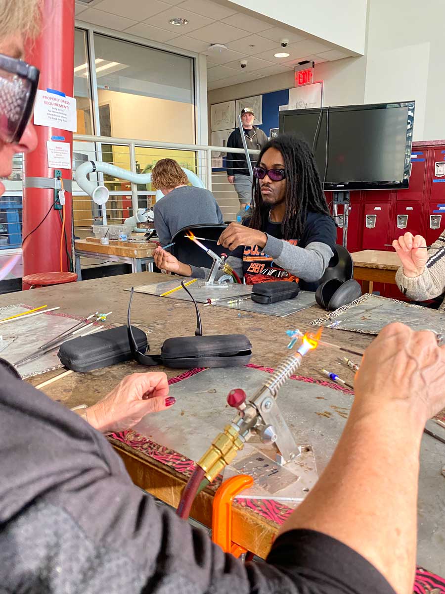 glass working class creating glass beads