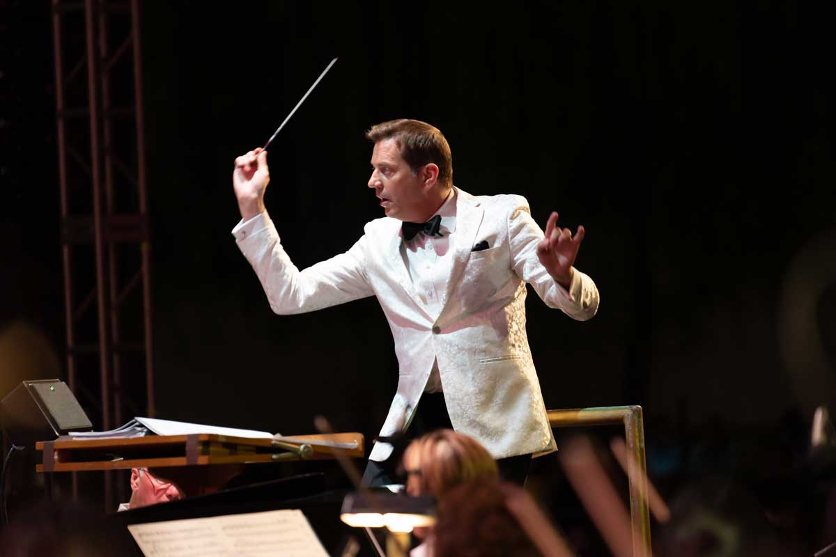 Steve Reineke leading the New York Pops Orchestra