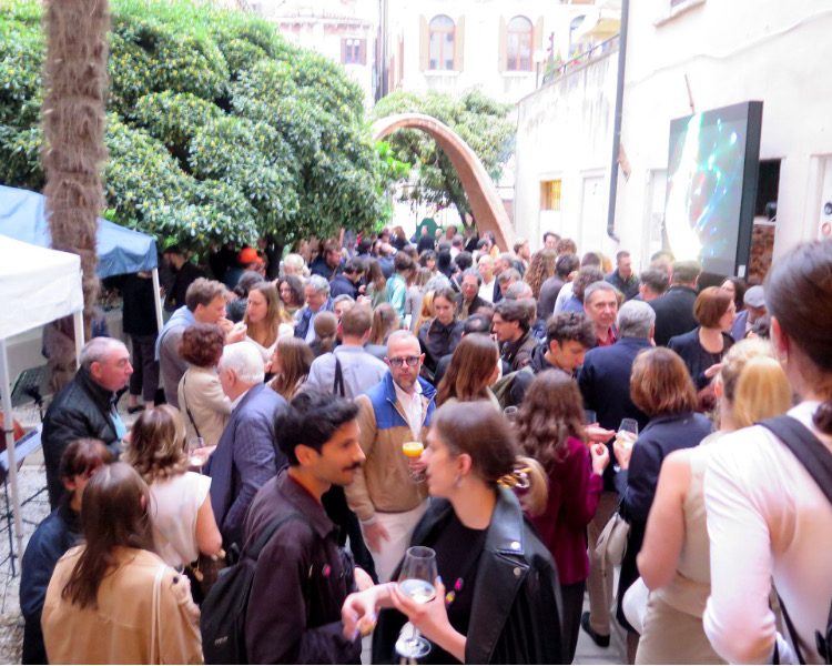 The opening day (May 18) in the Palazzo Mora Garden. The Mural event took place here on May 22.