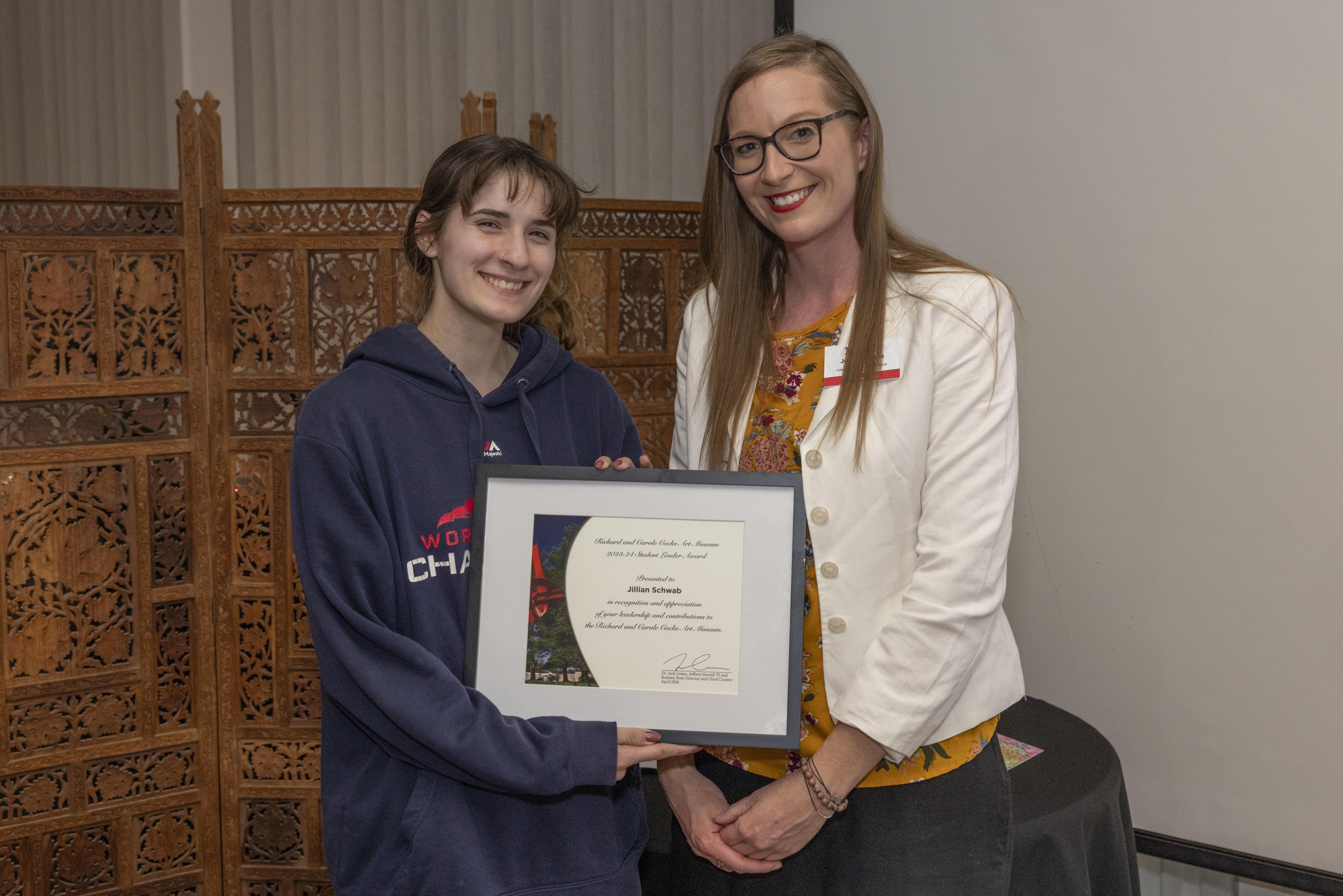 Jenn Laquilia presented Jillian with her award