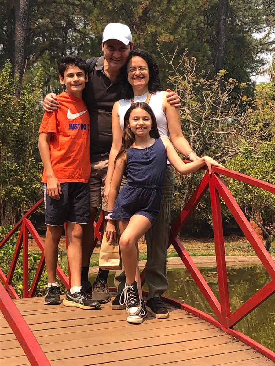 Luciana Caixeta, her husband, Ricardo Palmezano, and their children Lucas and Alessandra