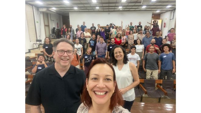 Harvey Thurmer, Luciana Caixeta, and students