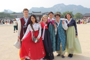 Paris and her friends try on traditional Korean dress