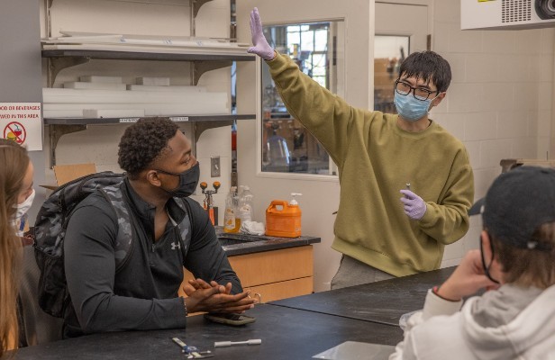 students in mme lab