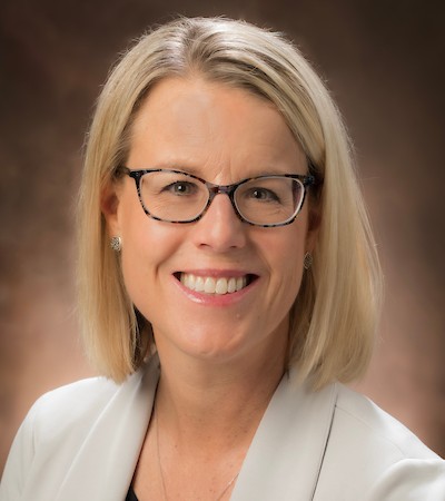 Jenni Swolwinski Headshot