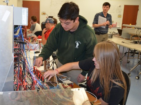 Students in the ECE lab.