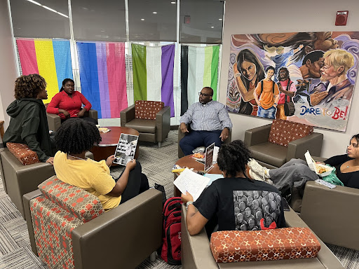 The first Break Bread with BaShaun event in the Center for Student Diversity and Inclusion. BaShaun is in a circle with a group of five studnents in comfortable chairs. 