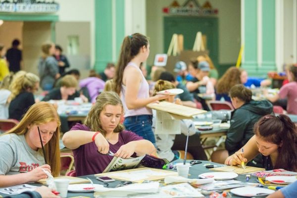 Students making art during Live from the Quads: it's Saturday Night!