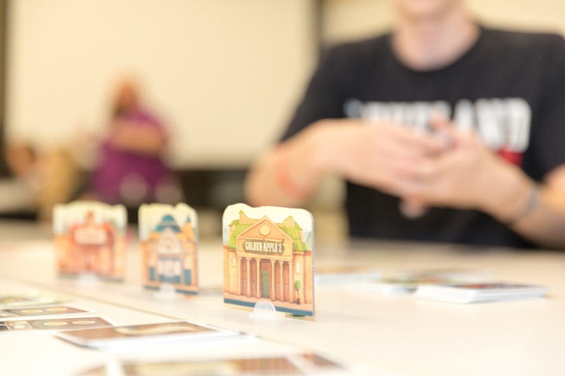 Zoomed in view of the Ladies & Gentlemen game. One card reads Golden Apple 2. 