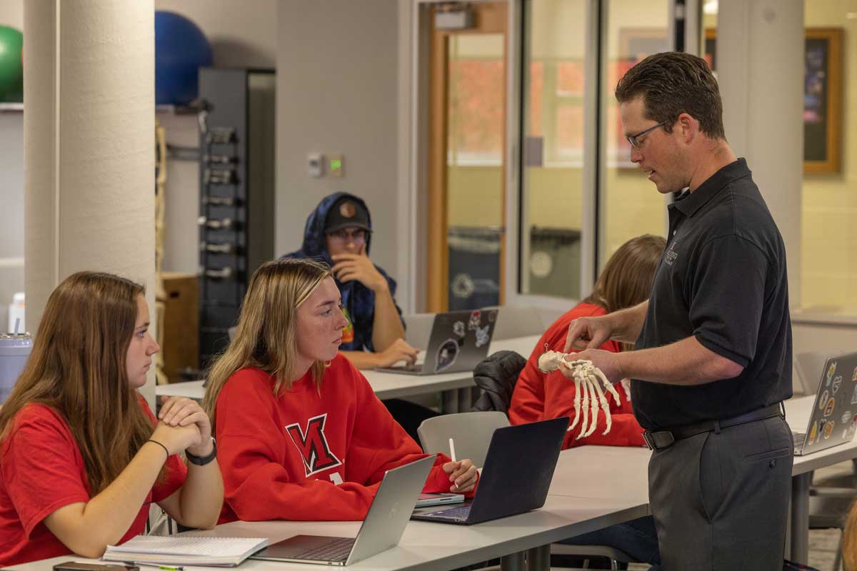 Dean Smith teaching a class.