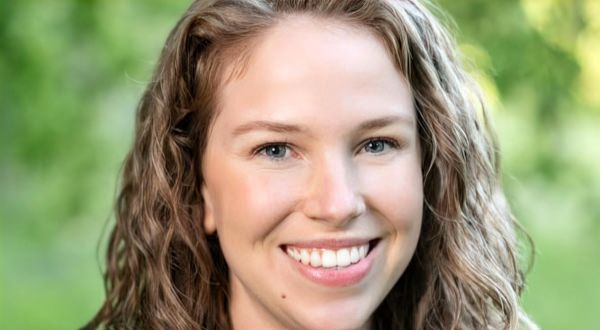 Carly Gerlach head shot 