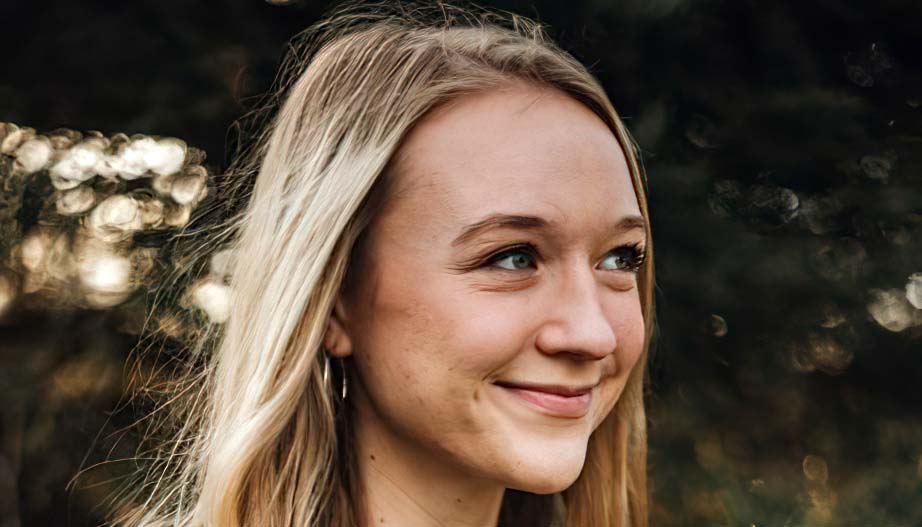 Mackenzie Powlette head shot