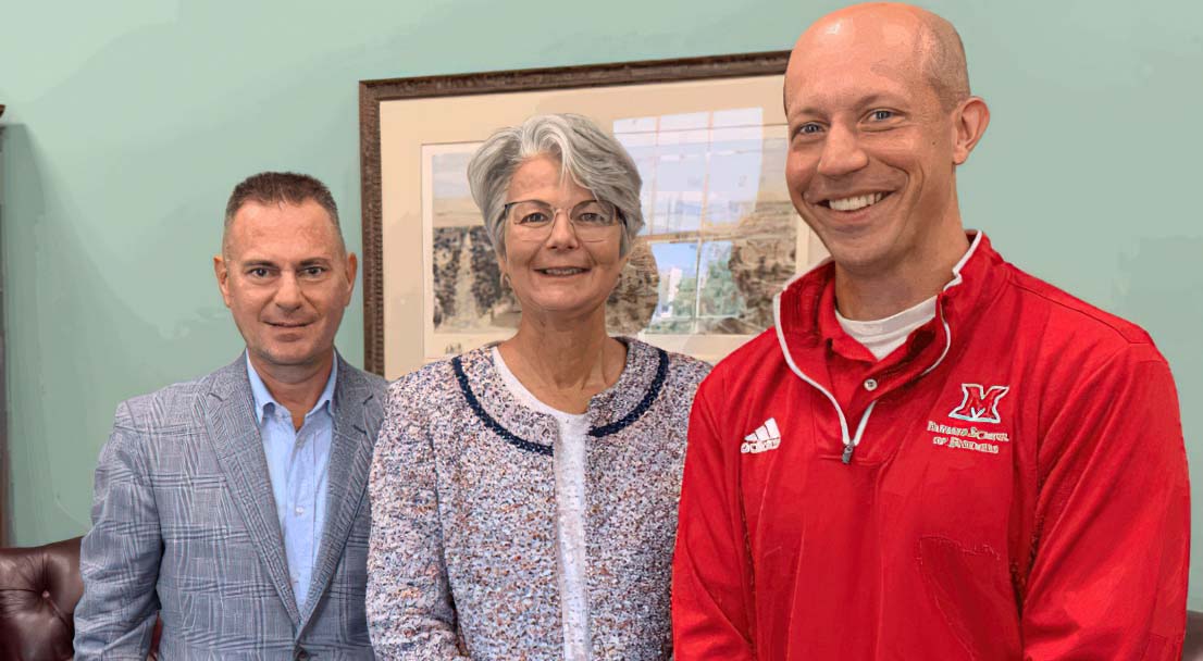 Mark Ross, left, with FSB dean Jenny Darroch and Accountancy chair Drew Reffett