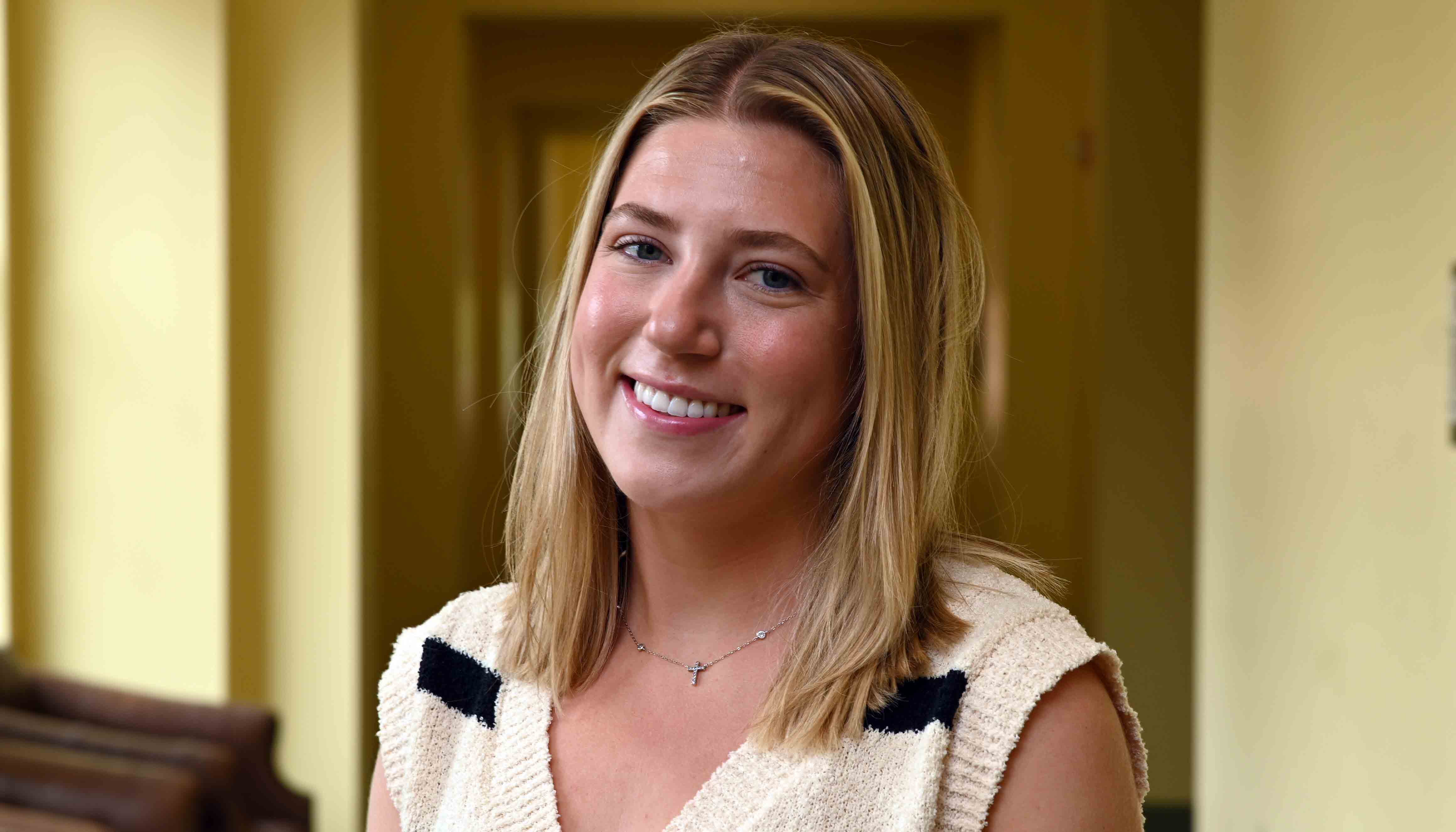 Amanda Simeone headshot
