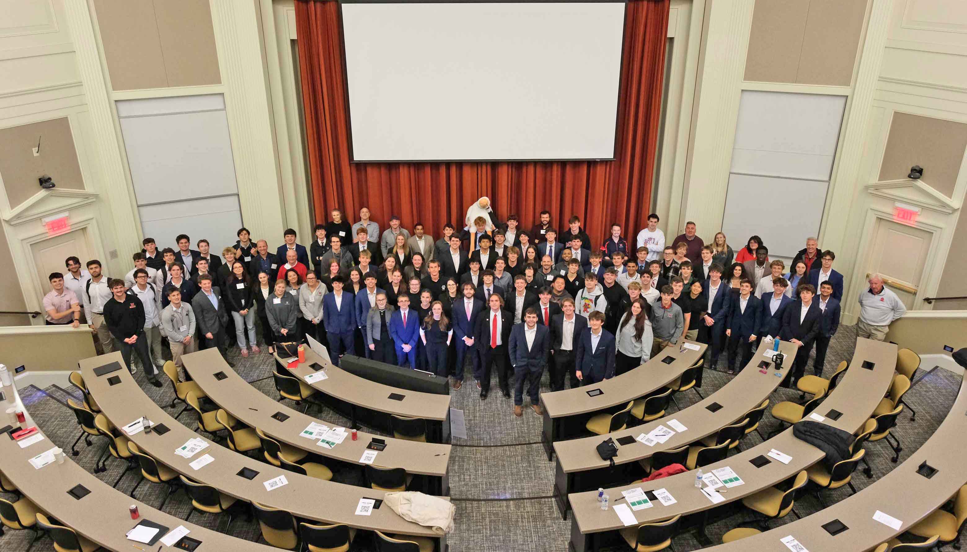 Group photo of participants, judges, and mentors