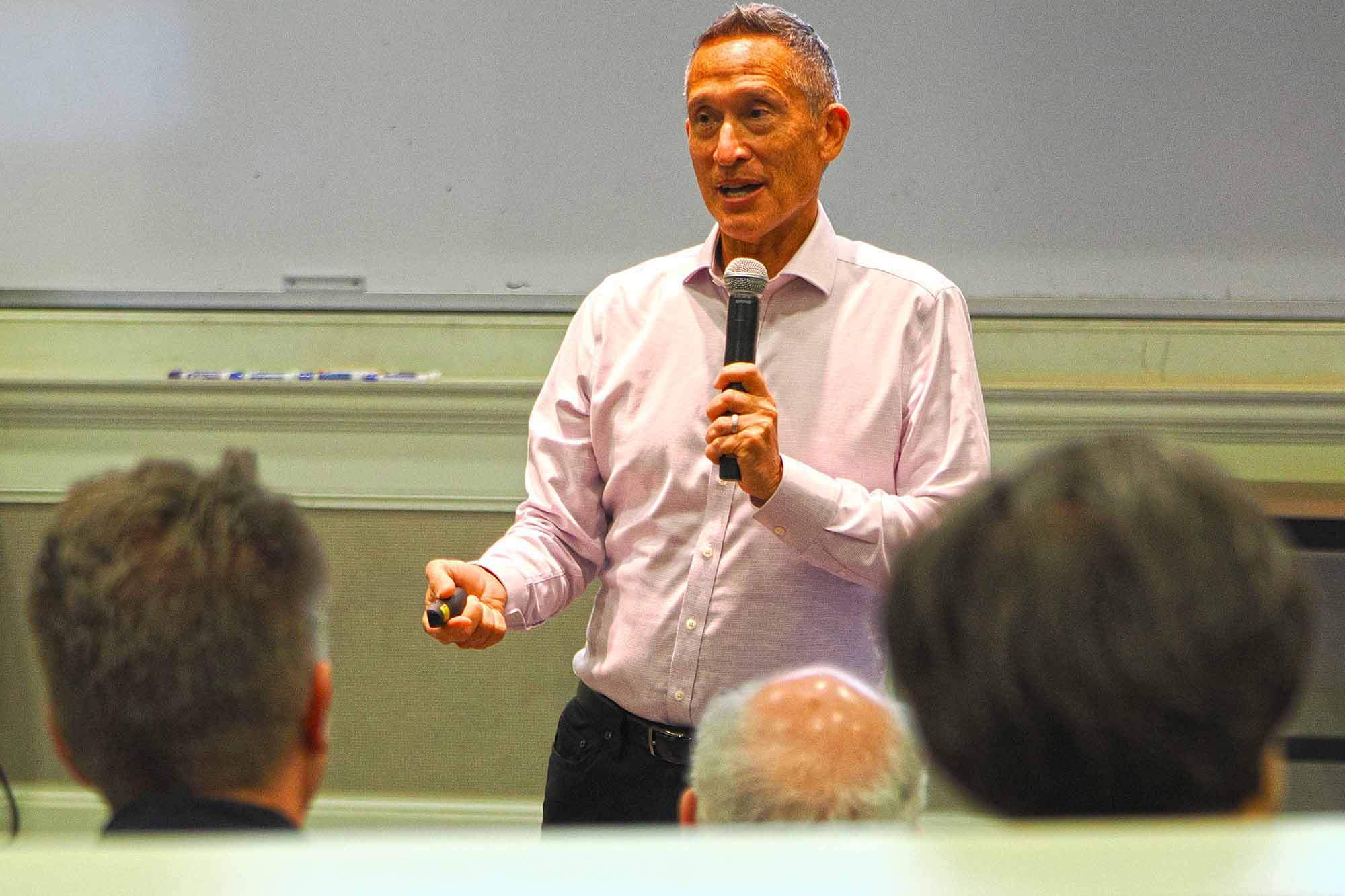 Jose Bowen talking to faculty