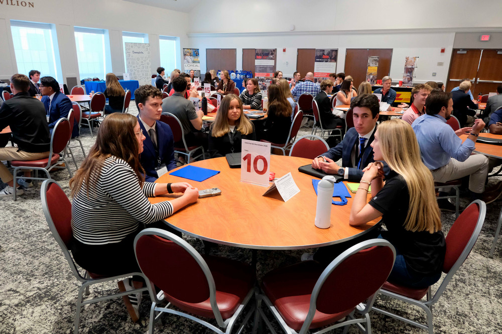 Students and executives meet at the Roundtable