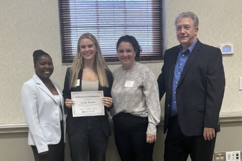 SCOM award winner with presenters 