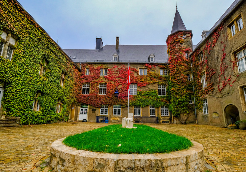 Lux Chateau greenery