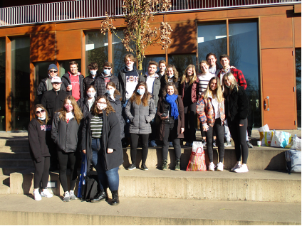 Elena Jackson Albarrán’s HST 296 class outside of a youth hostel in Schengen