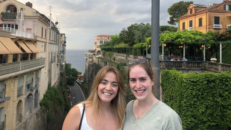 Katie and Alyson posed in Italy