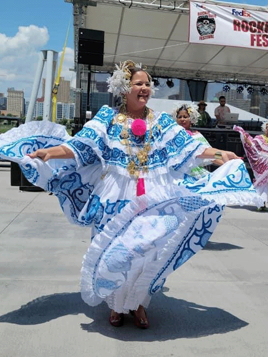 Dancer from Que Lindo es Panama