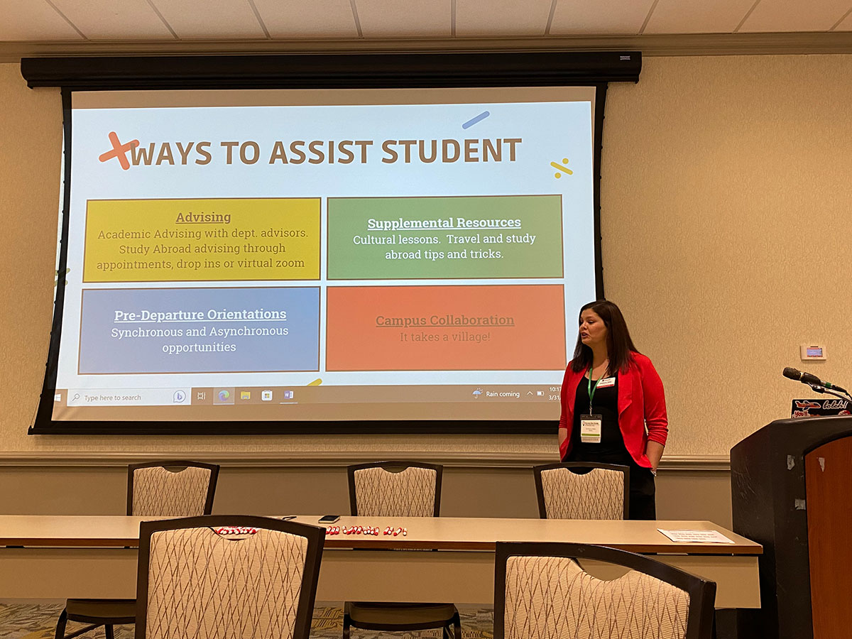 Kimberly Miller presenting a powerpoint screen entitled Ways to Assist Student