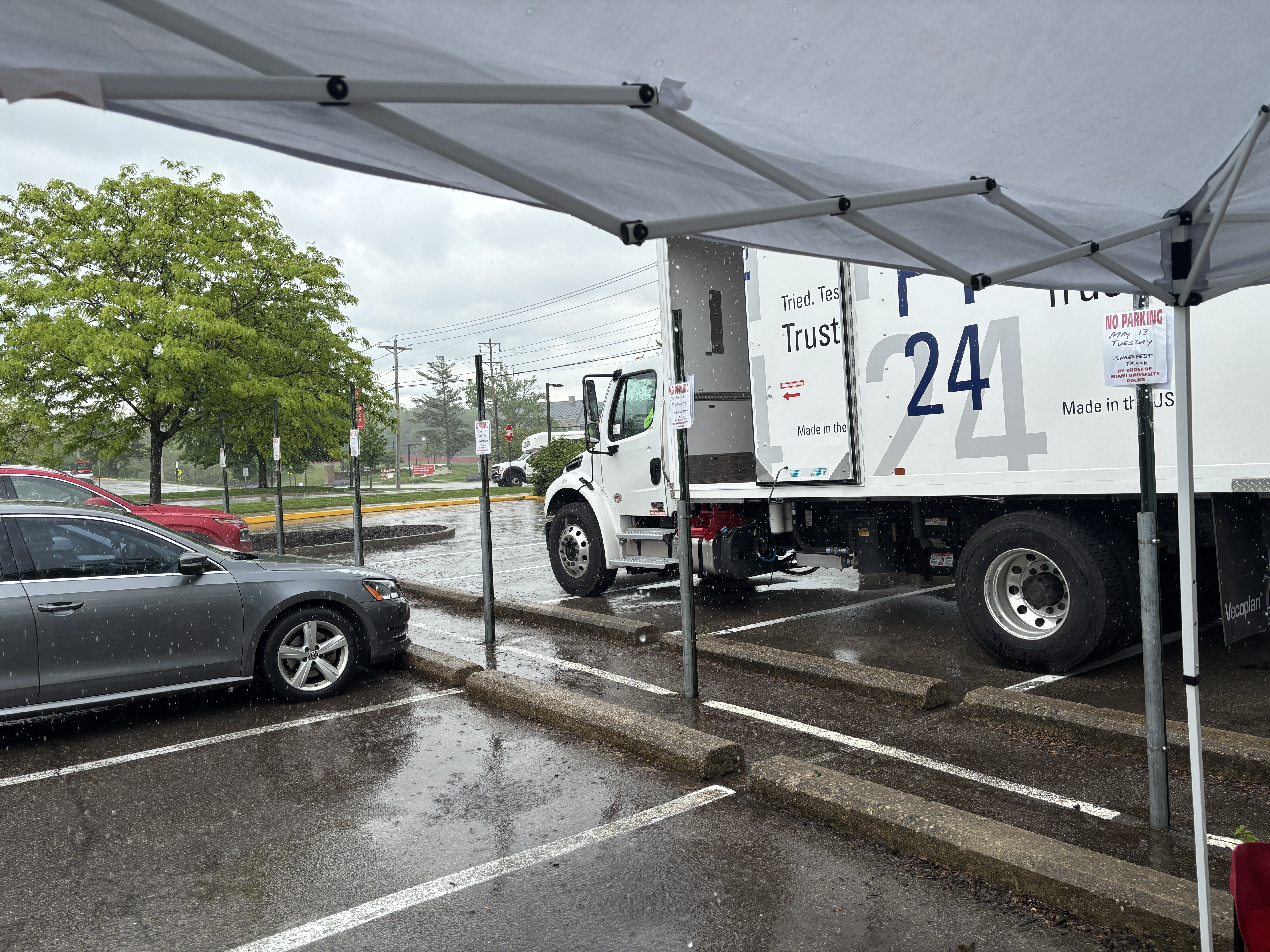 Rainy day next to the shredding truck