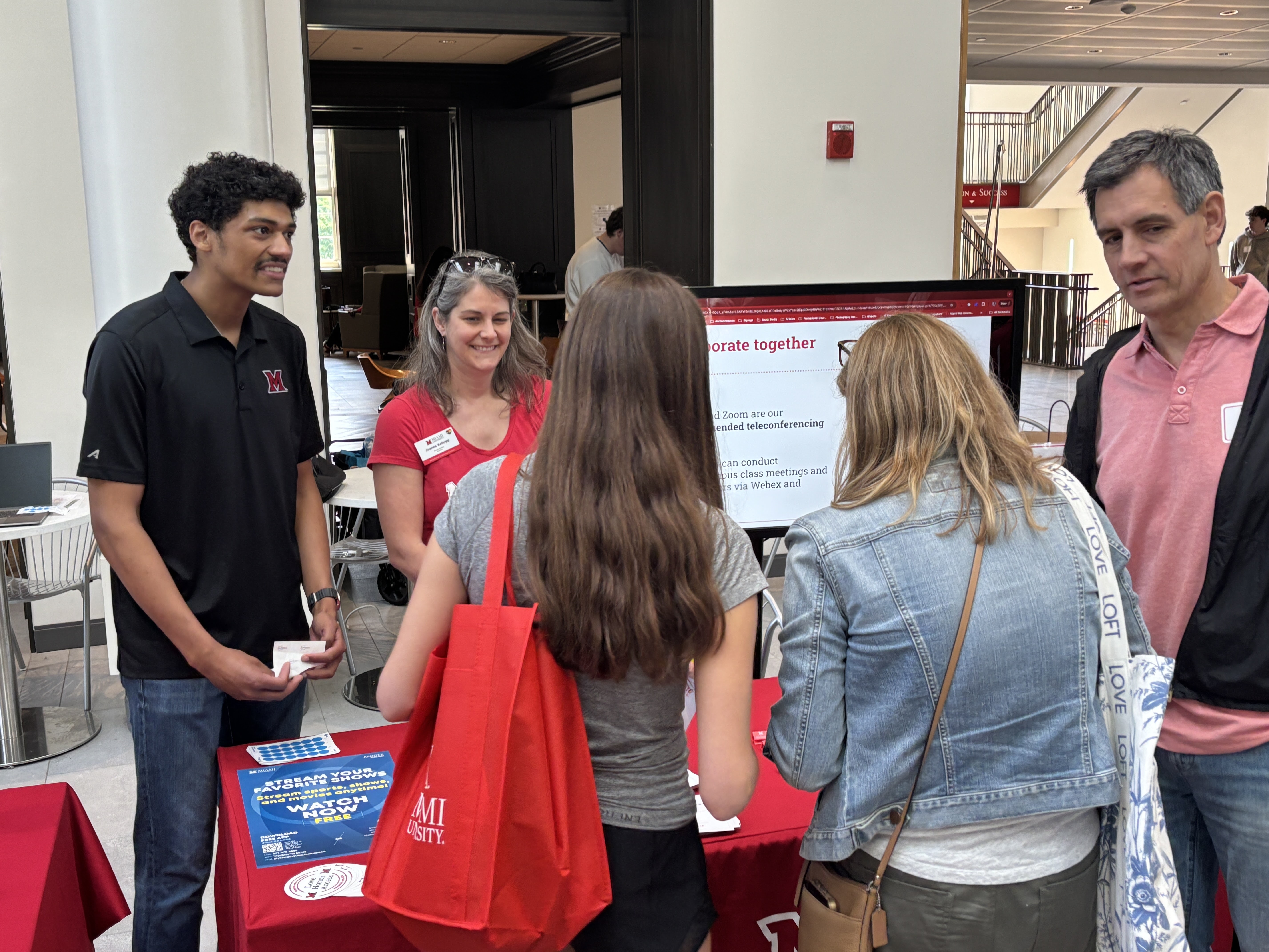 Skylar Hamilton and Joanna Kellogg help folks at the Orientation Resource Fair